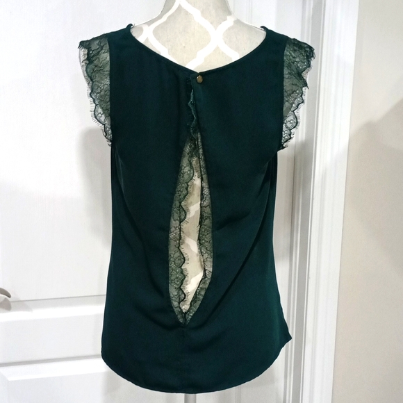 Dynamite Emerald Keyhole Top - Picture 4 of 4